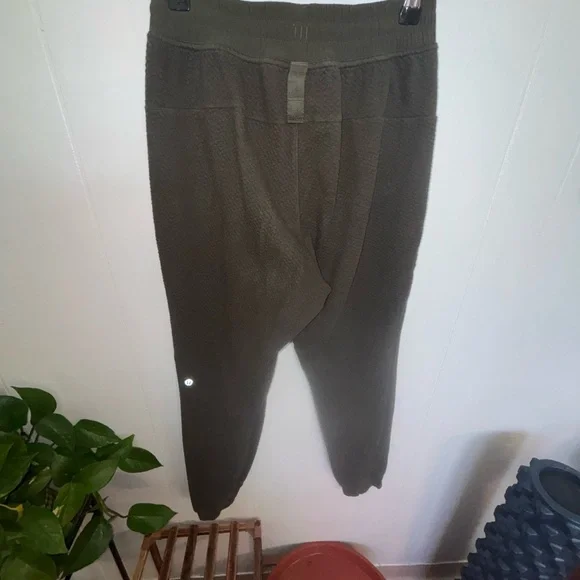 lululemon athletica AT EASE jogger SMALL DKOV